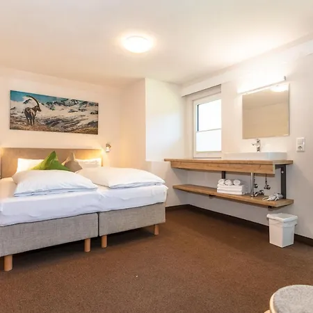Bhome Gaestehaus / 4*