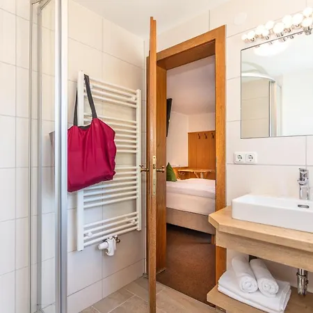 Bhome Gaestehaus / Bed and breakfast