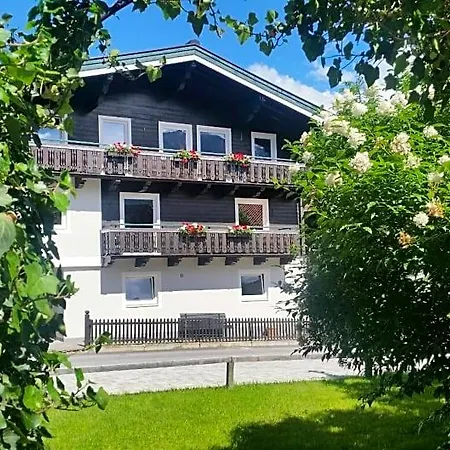Bhome Gaestehaus / Bed and breakfast