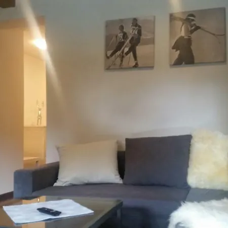 Bhome Gaestehaus / *