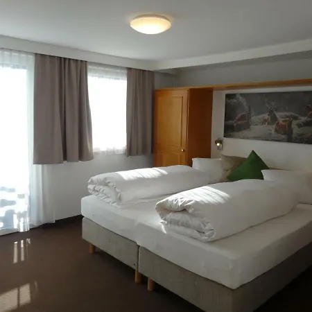 Bhome Gaestehaus / Bed & Breakfast