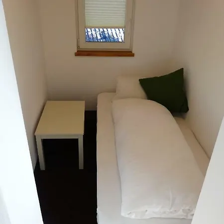 Bhome Gaestehaus / *